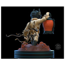 Load image into Gallery viewer, Batman: Last Knight on Earth Q-Fig Elite Batman Figure