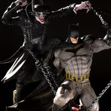 Load image into Gallery viewer, Dark Knights Metal: The Batman Who Laughs Vs. Batman Battle Statue
