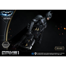 Load image into Gallery viewer, Batman (Deluxe) High Definition Museum Masterline 1/6 Scale Statue from The Dark Knight
